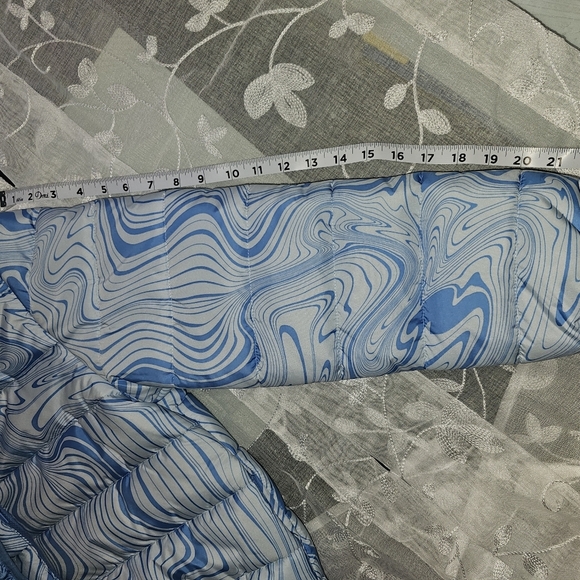 Puffer jacket blue & white marbled swirl size Small fashion-forward winter coat - Picture 4 of 8